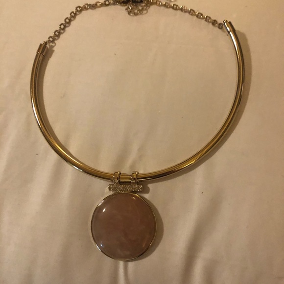 Gold statement necklace - Picture 2 of 2